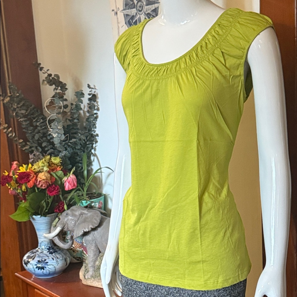NWT northern reflections size small cotton Women's Green Top